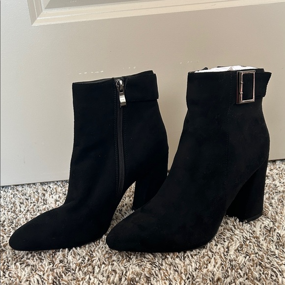 Elegant Black Suede Ankle Boots - Picture 6 of 11